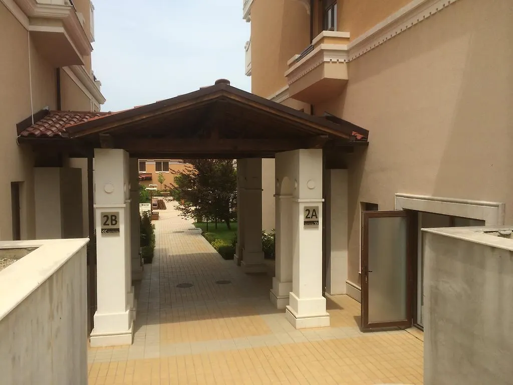 Apartment In Gardens Green Life  Σωζόπολη