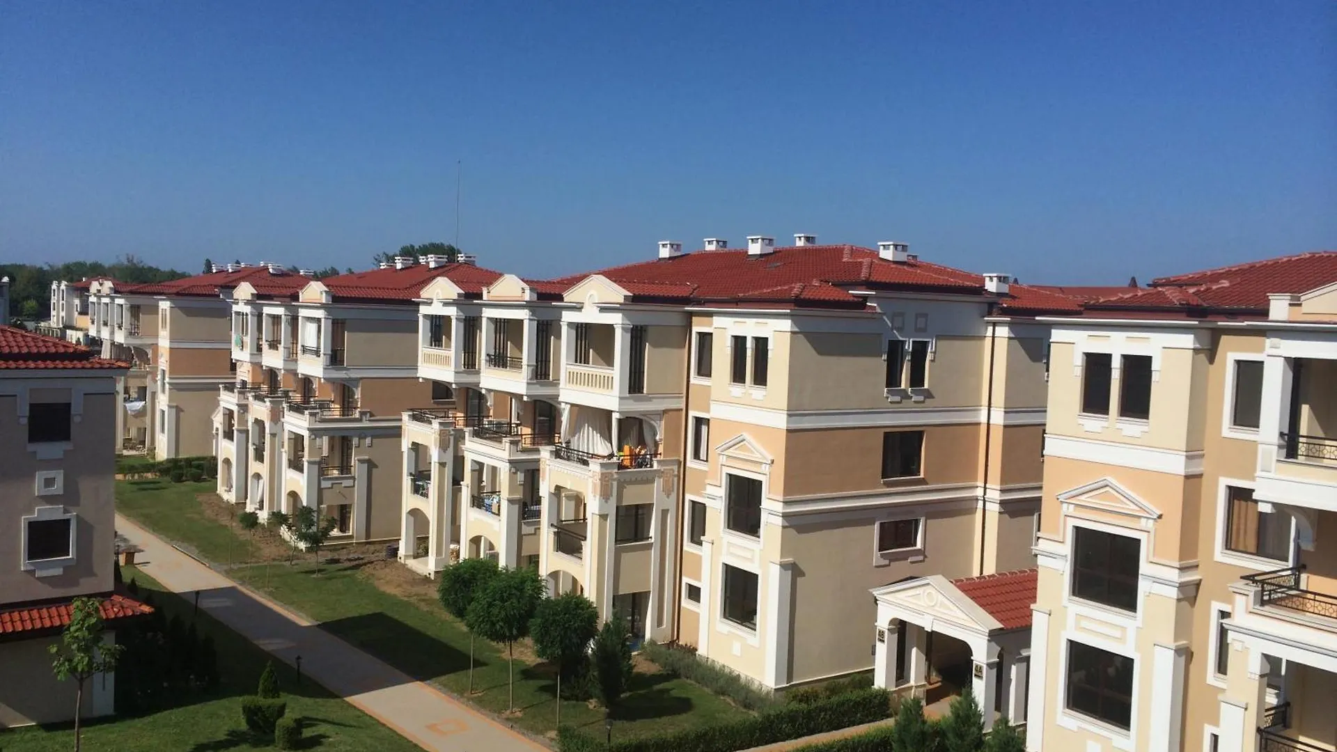 Apartment In Gardens Green Life  Σωζόπολη
